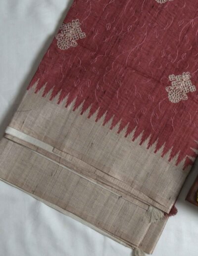 Maroon & Beige Border Saree - Image 3