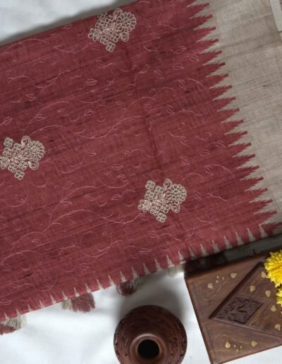 Maroon & Beige Border Saree - Image 2