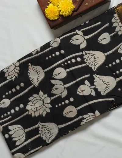 Black & Off-White Lotus Print Saree - Image 2