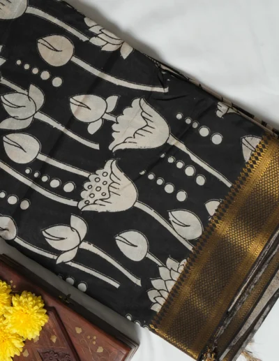 Black & Off-White Lotus Print Saree - Image 4