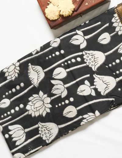 Black & Off-White Lotus Ikat Cotton Saree - Image 3